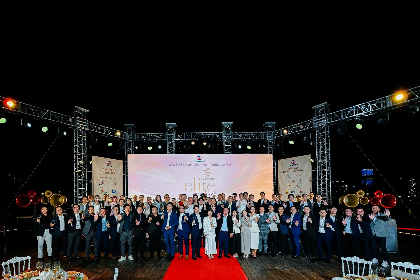 Happy One Elite công bố giá rumor từ 59,8 triệu đồng/m² 11 Đại diện 22 đại lý phân phối chính thức của Happy One Elite tại lễ ký kết 19/10/2026